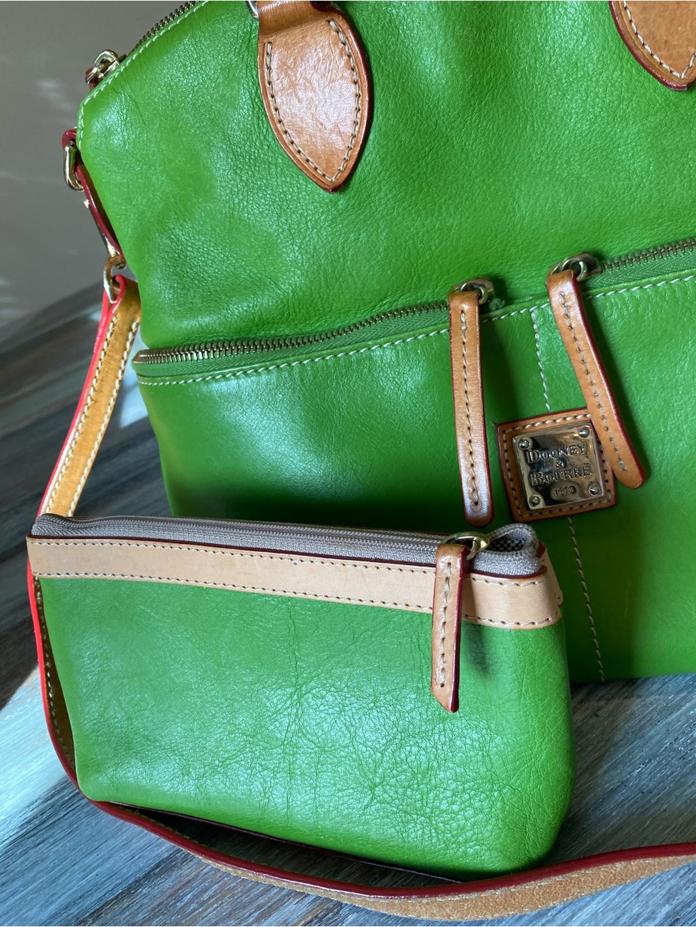 Dooney & Bourke Dillen Double Pocket Satchel green leather wallet key chain - Picture 4 of 16